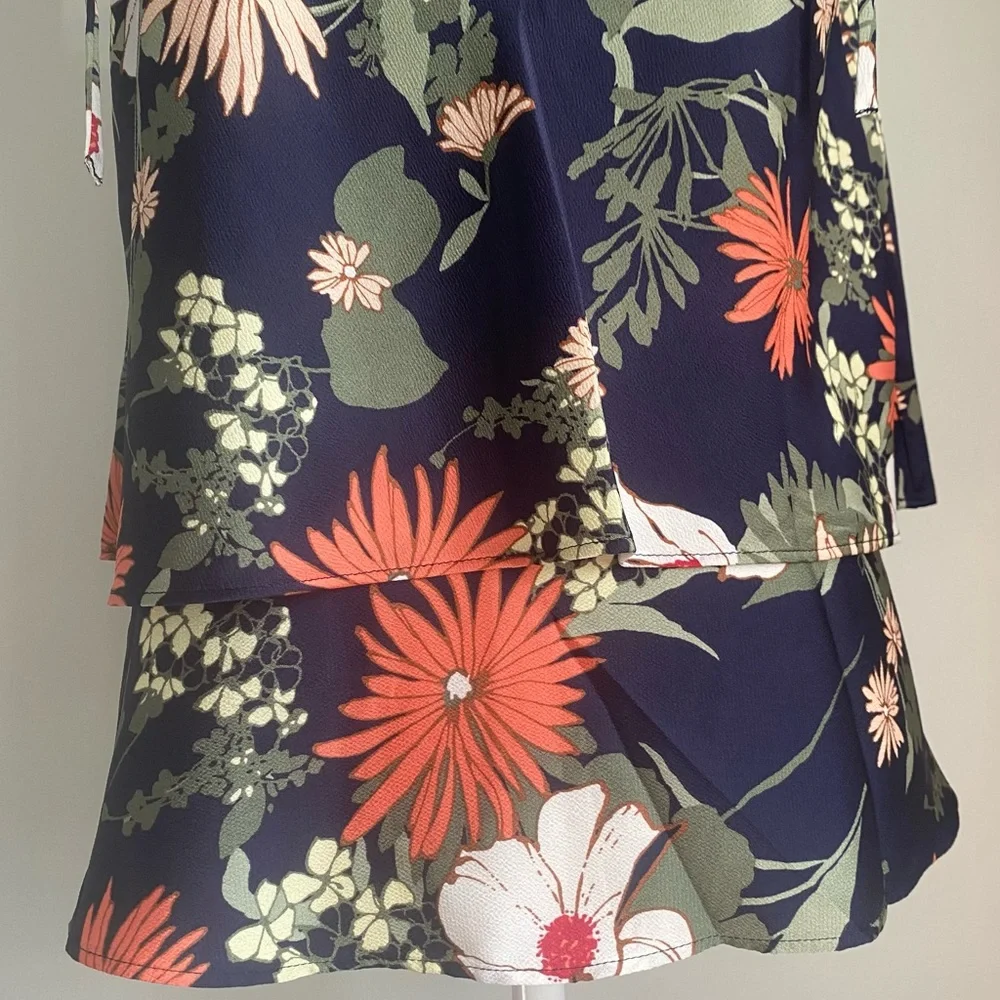 NWT BR Navy Floral Print Tie Shoulder Tiered Top, Size Small - Picture 8 of 16